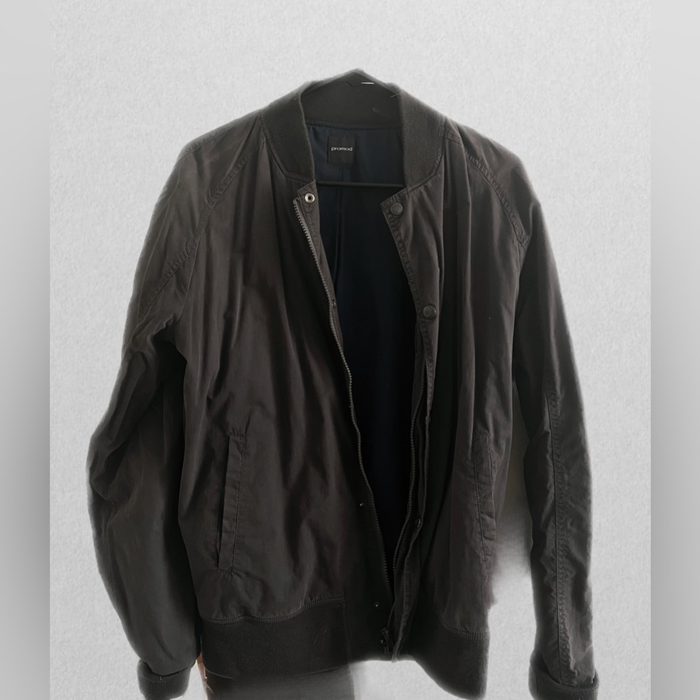 Navy/gray bomber jacket